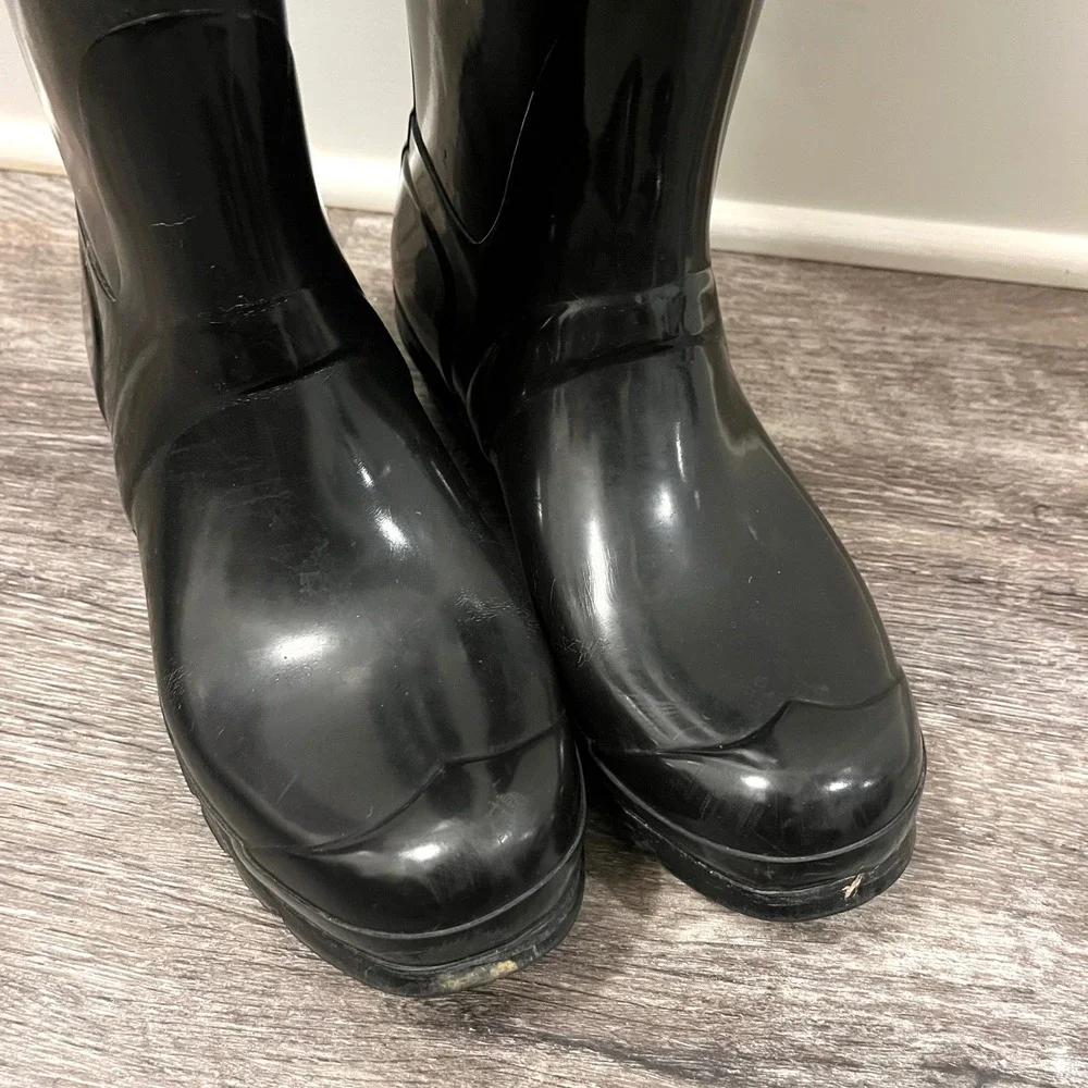 Hunter Original Black Glossy Tall Rain Boots in Size 9